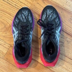 Asics Novablast 3 Women's Running Shoe Size 9 Brand New